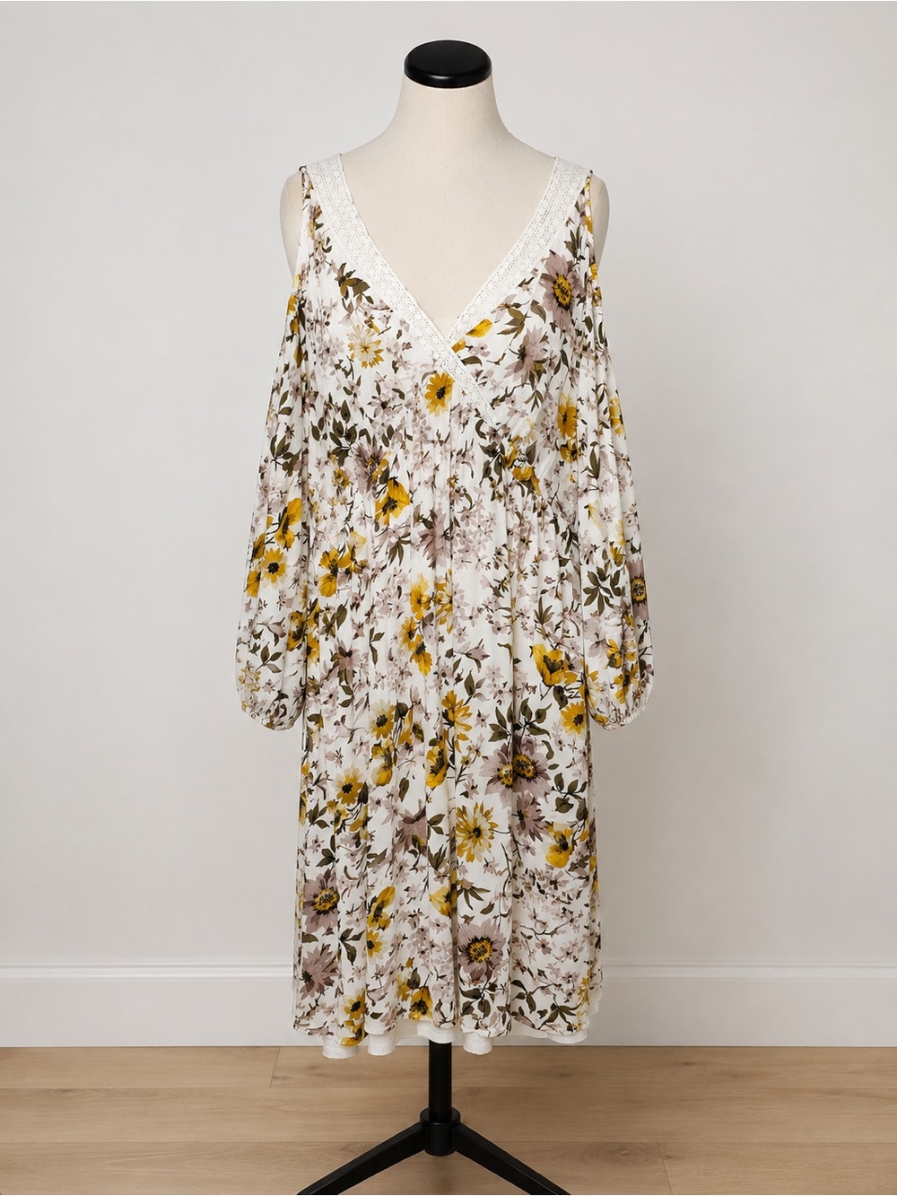 Torrid Floral Cold Shoulder Dress Women’s Size 1 White Yellow Boho Long Sleeve